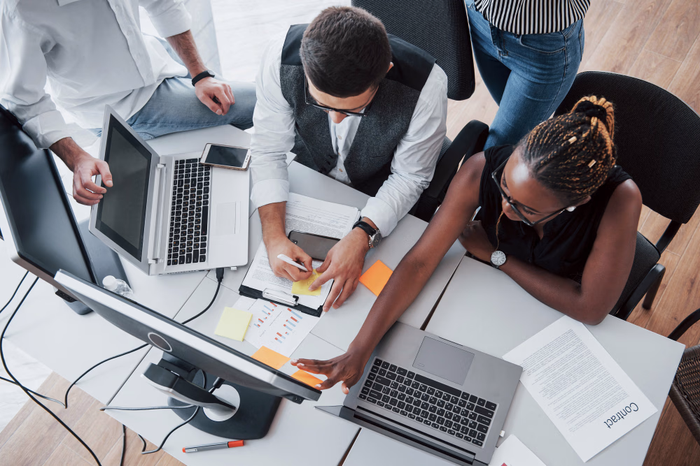 Four ways of growing a business: advertising, content marketing, direct sales and referrals